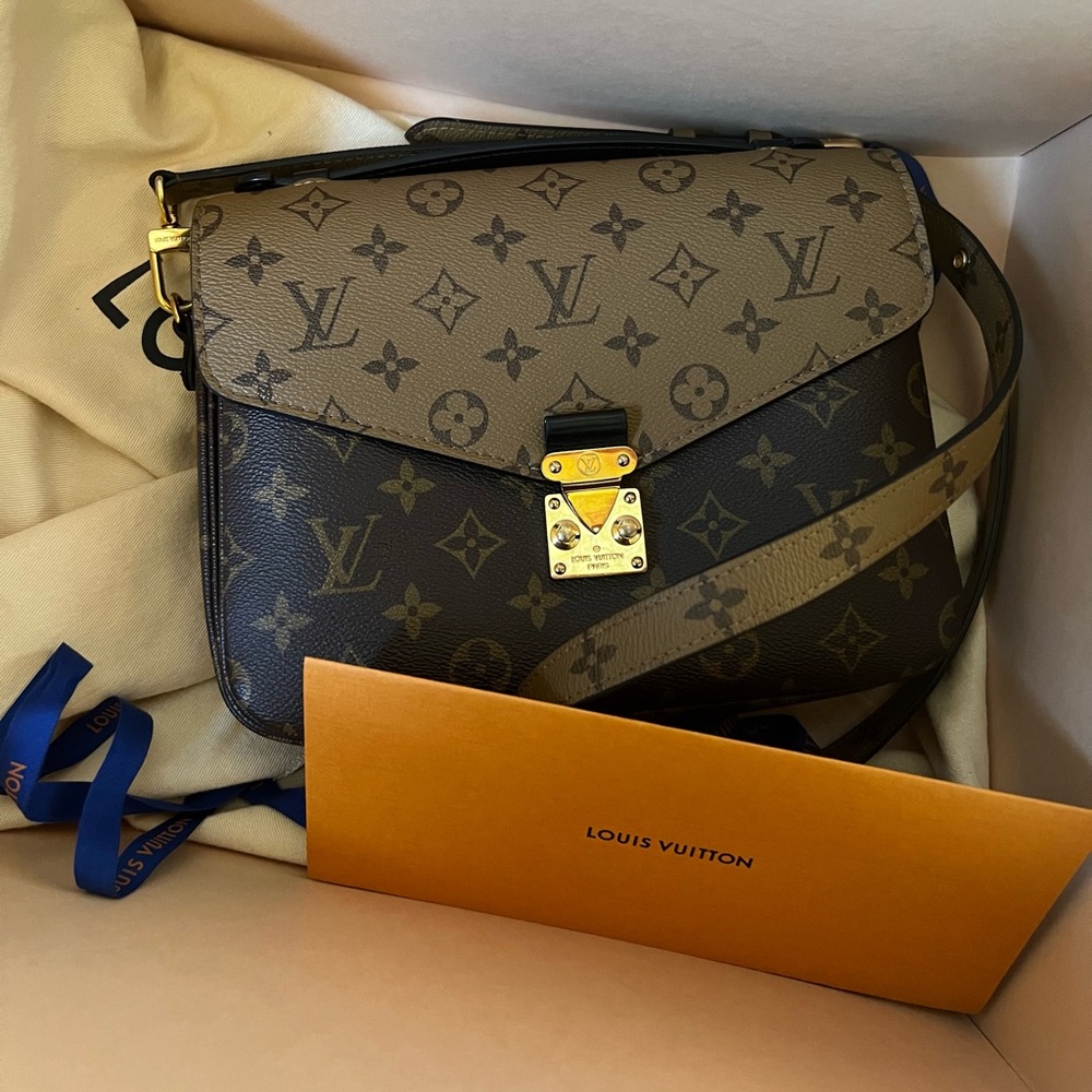 ❌❌❌SOLD❌❌❌Authentic Louis Vuitton Pochette Métis Reverse Canvas
